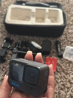 Bundle GoPro HERO10 Black Action Camera - Black
